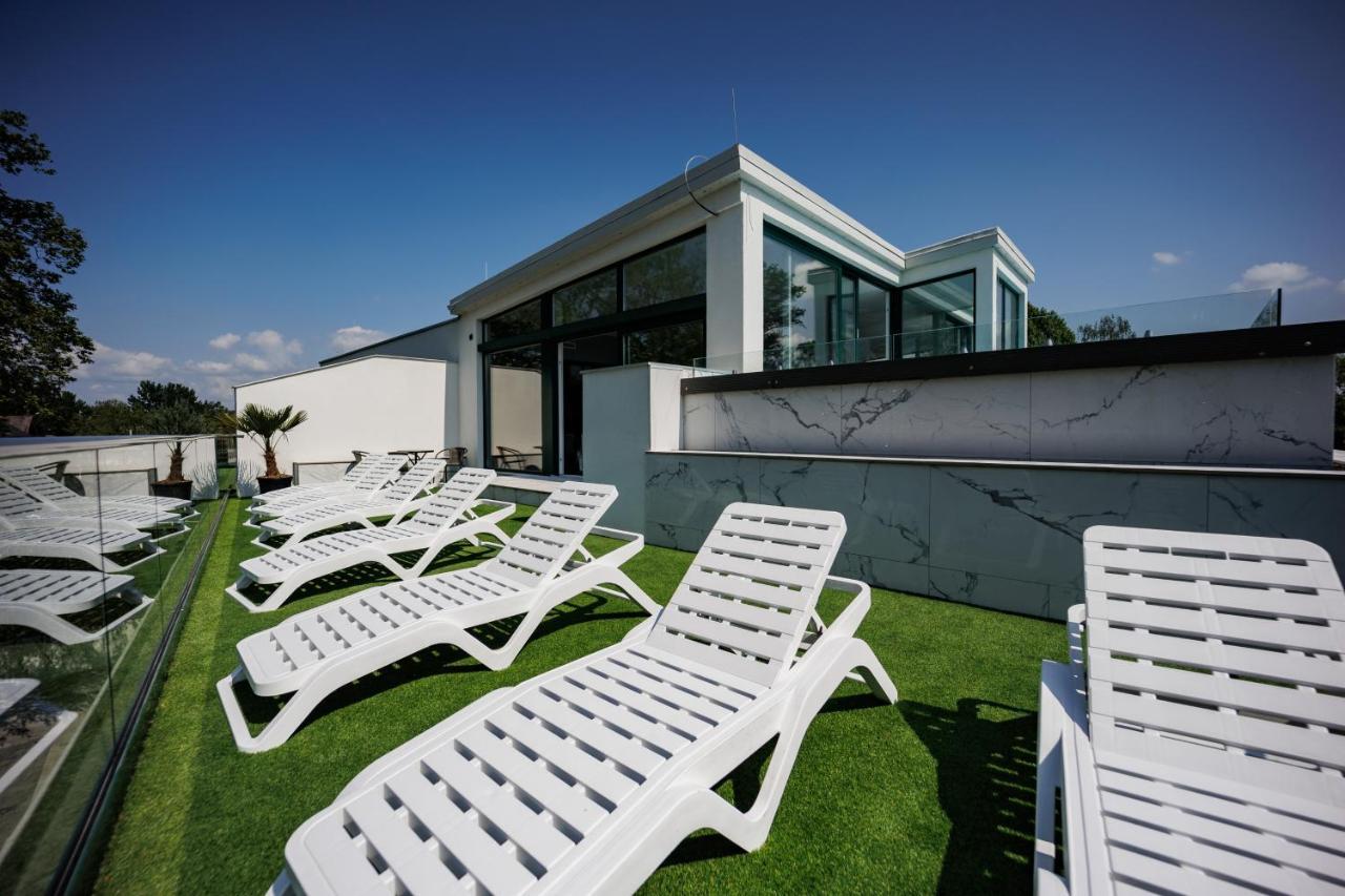 Villa Bauhaus Wellness Apartman Fsz. 1 Siofok Exterior photo