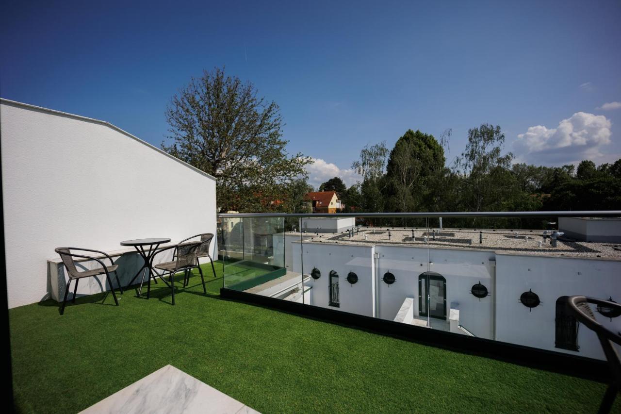 Villa Bauhaus Wellness Apartman Fsz. 1 Siofok Exterior photo