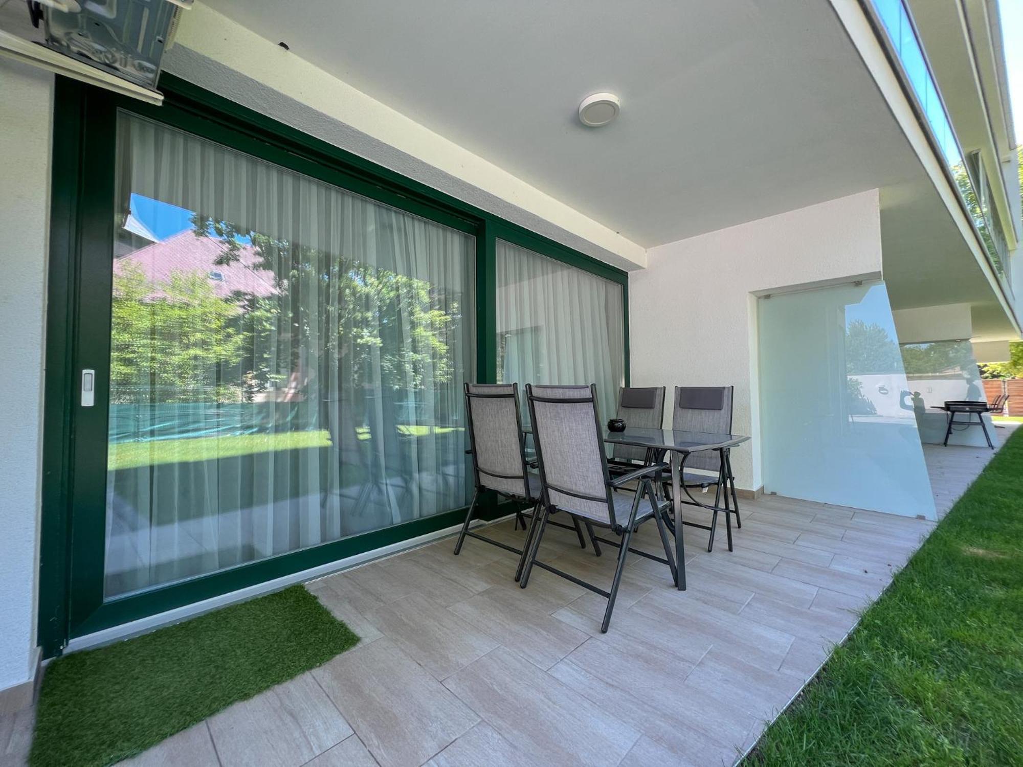 Villa Bauhaus Wellness Apartman Fsz. 1 Siofok Exterior photo
